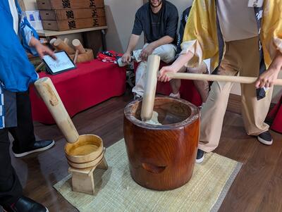 Mochi pounding